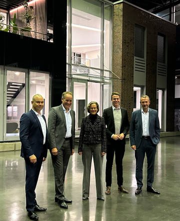 NRW-Bauministerin informiert sich bei Goldbeck über seriellen Wohnungsbau